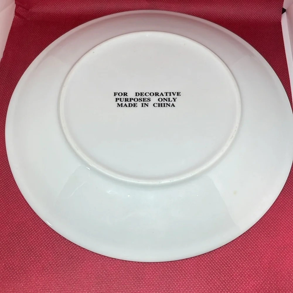 Rooster decor plate.